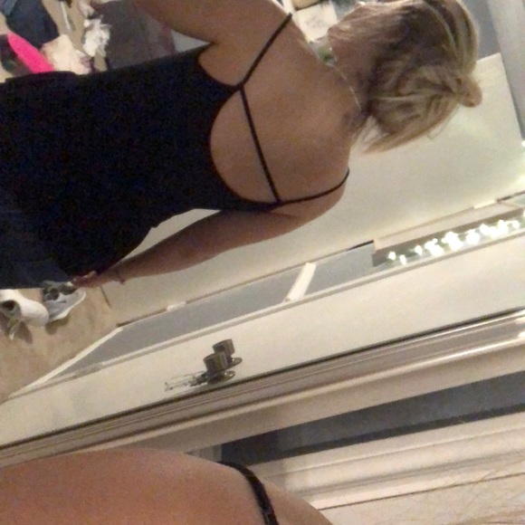 Black tank top size small - Picture 3 of 3